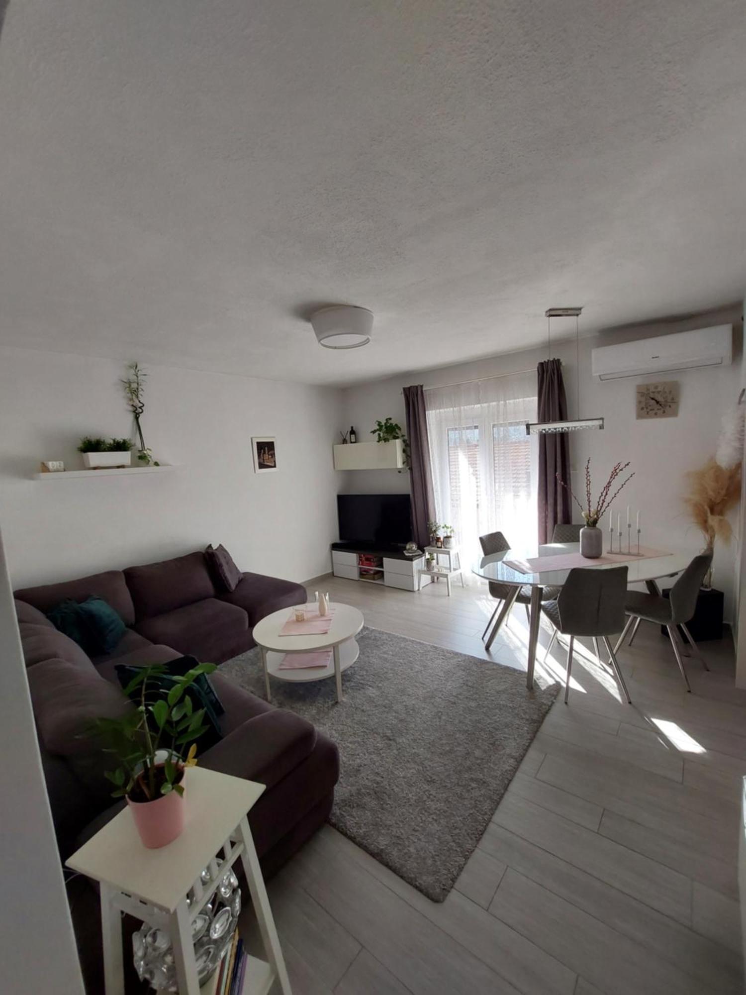 Apartman Nora Jelsa  Buitenkant foto