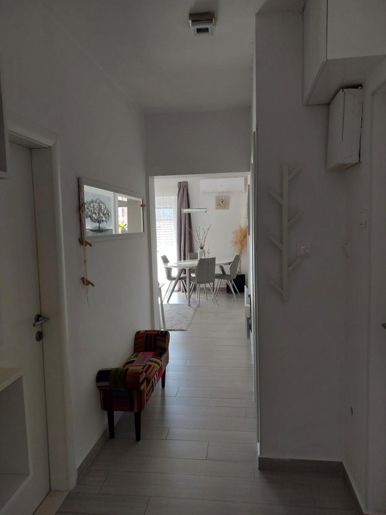 Apartman Nora Jelsa  Buitenkant foto