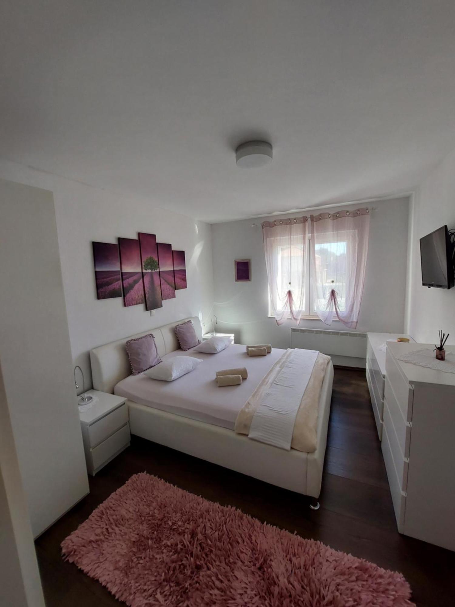 Apartman Nora Jelsa  Buitenkant foto